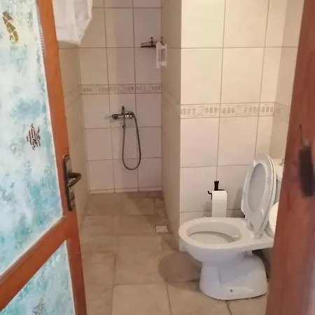 Gth Jarra Hotel מלון *